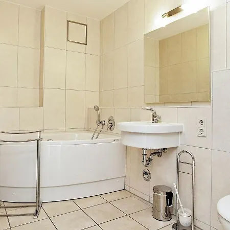 6 Person In Großenbrode